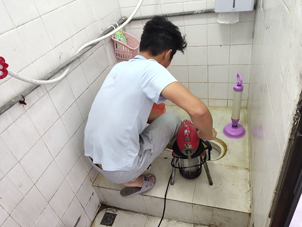 衡山肥皂掉到马桶里把马桶堵住了怎么办？马桶堵住了怎么办